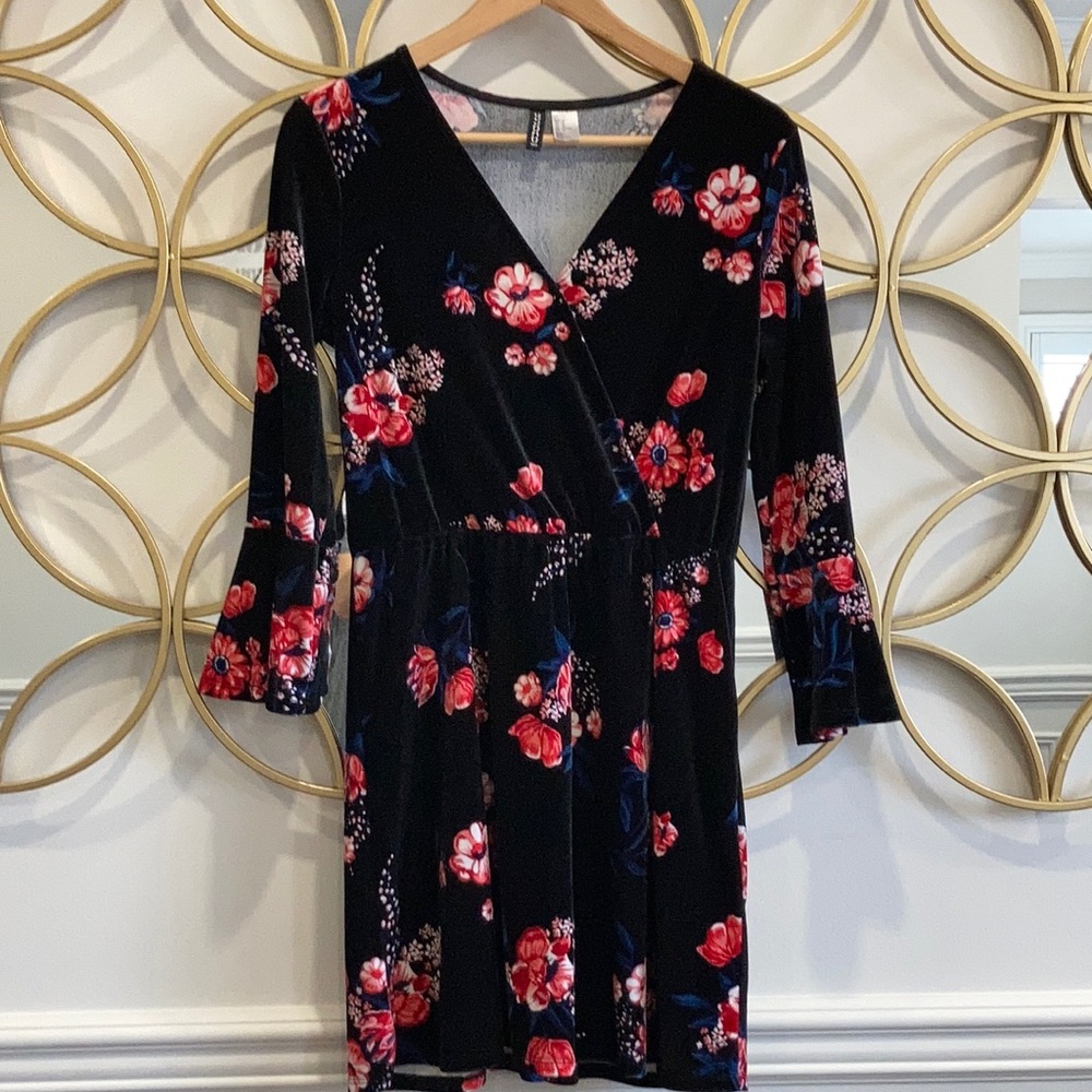 H&M Velour Cute flower dress - Size 10